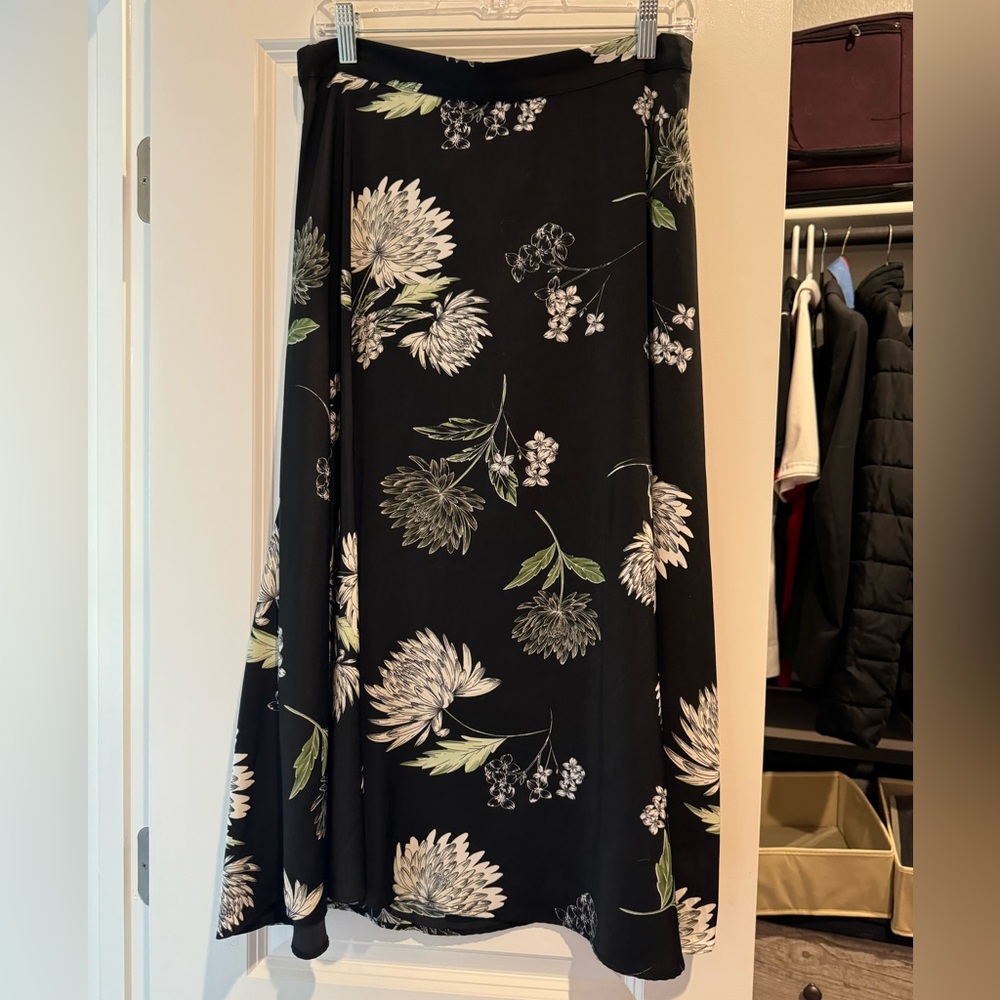 Who What Wear Black Floral Skirt Size 8